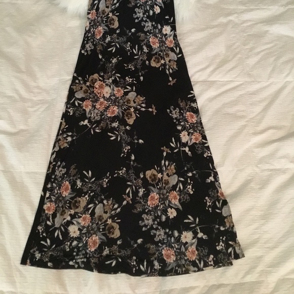 Veronica M Boho Chic Halter Maxi Dress - Picture 6 of 8